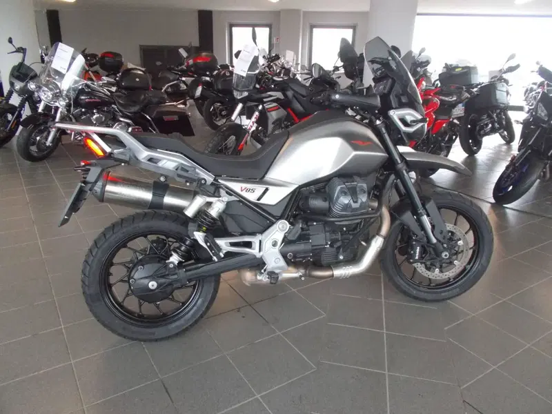 Moto Guzzi V85 Strada (2024 - 26) (2)
