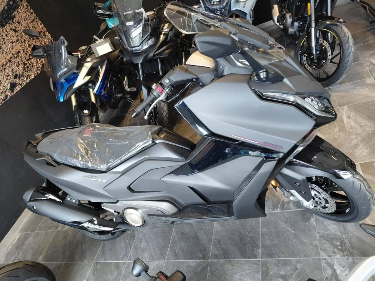 Kymco AK 575 Premium (2025 - 26)