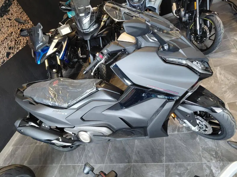 Kymco AK 575 Premium (2025 - 26)