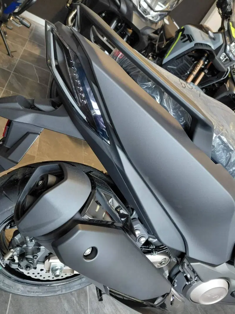Kymco AK 575 Premium (2025 - 26) (4)