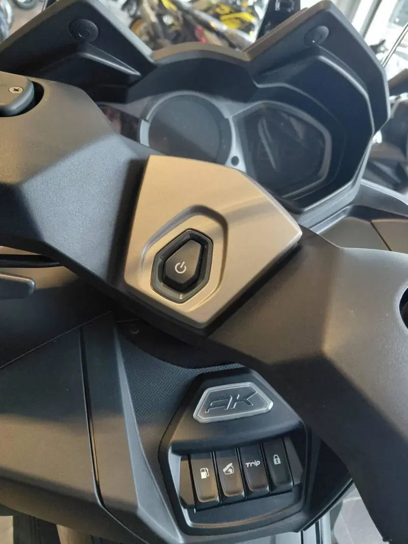 Kymco AK 575 Premium (2025 - 26) (5)