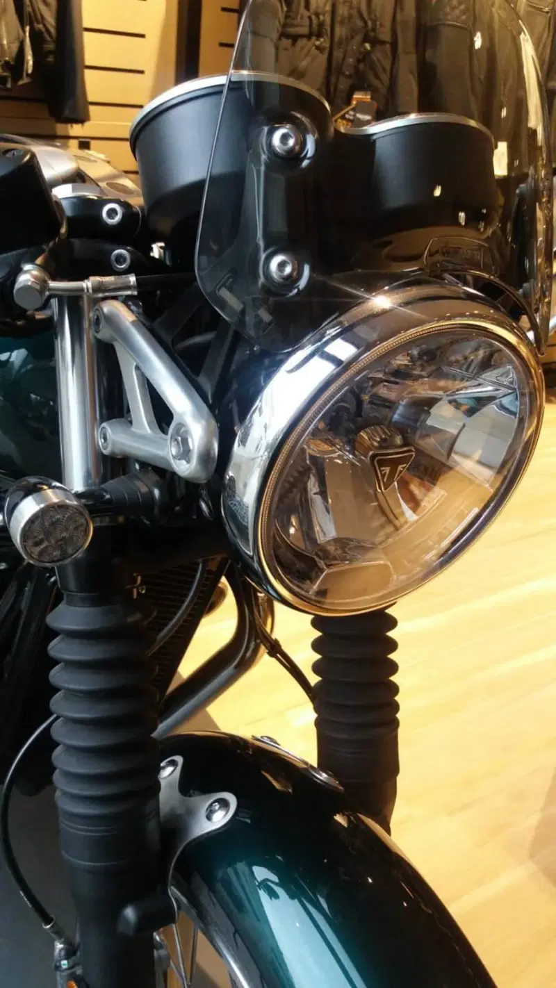 Triumph Thruxton 1200 R (2017 - 20) (3)