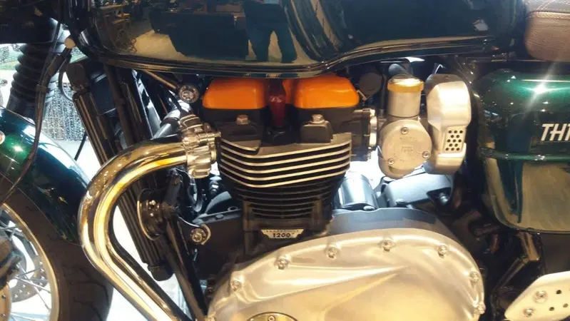 Triumph Thruxton 1200 R (2017 - 20) (6)