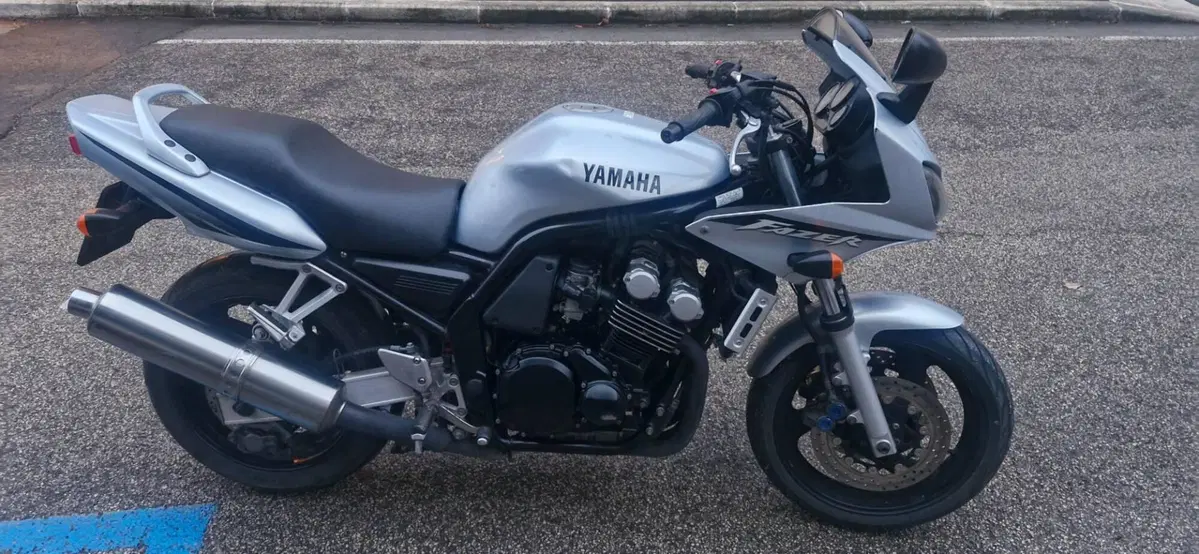Yamaha FZS 600 Fazer (2002 - 03) (4)