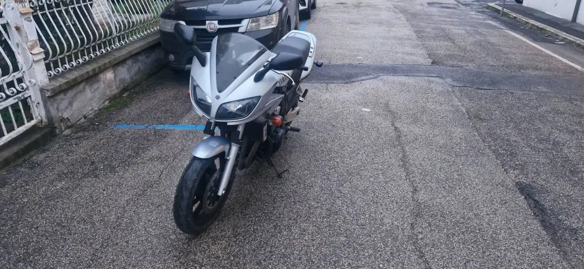 Yamaha FZS 600 Fazer (2002 - 03) (5)