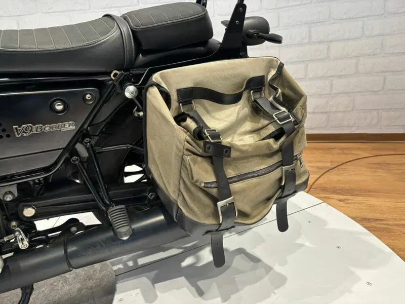Moto Guzzi V9 Bobber (2021 - 25) (9)