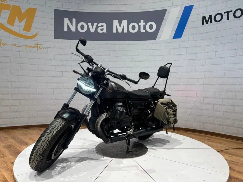 Moto Guzzi V9 Bobber (2021 - 25) (2)