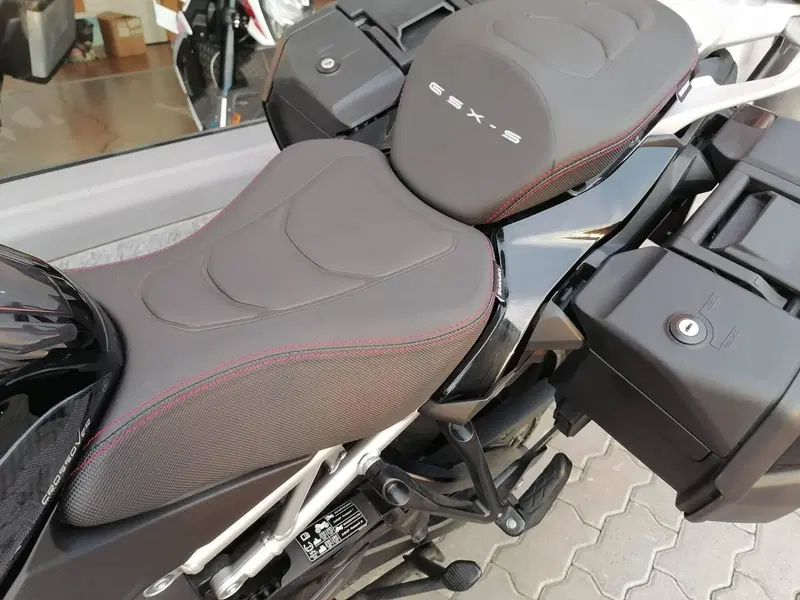 Suzuki GSX-S1000GX Touring (2024 - 26) (13)
