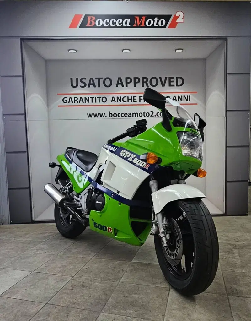 Kawasaki GPZ 600 (2)