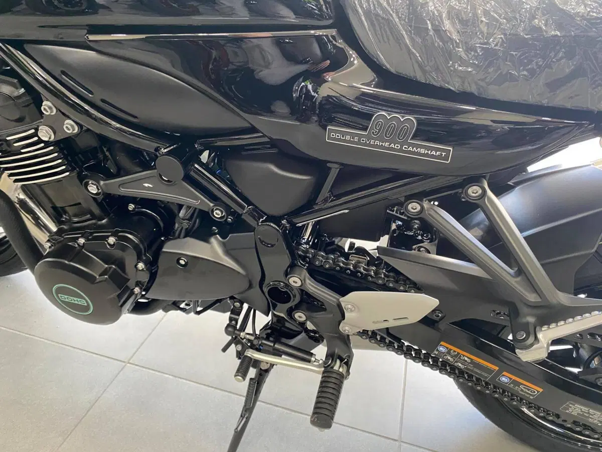 Kawasaki Z 900 RS Black Ball Edition (2026) (8)