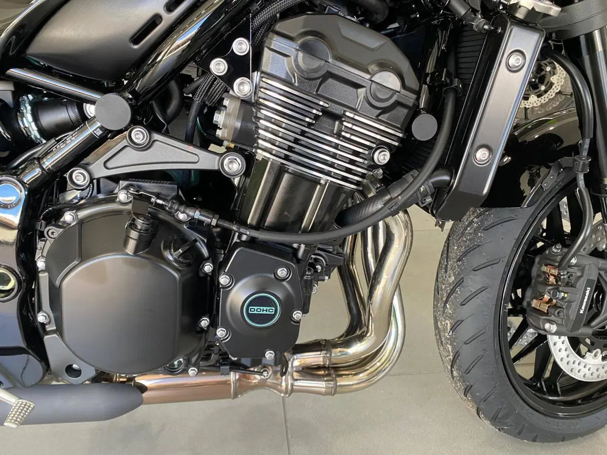 Kawasaki Z 900 RS Black Ball Edition (2026) (10)