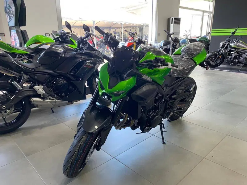 Kawasaki Z 900 (2025 - 26) (2)