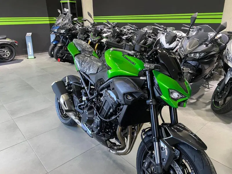 Kawasaki Z 900 (2025 - 26) (4)