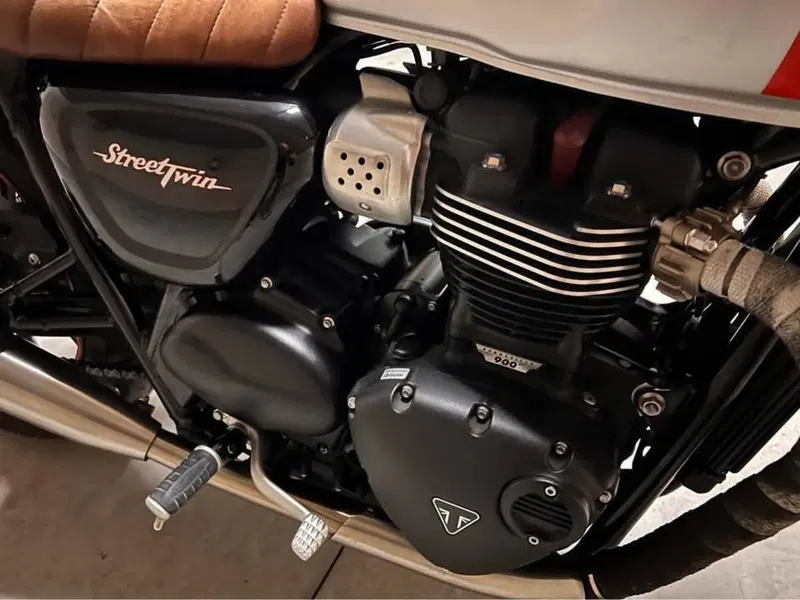 Triumph Street Twin 900 (2016) (3)