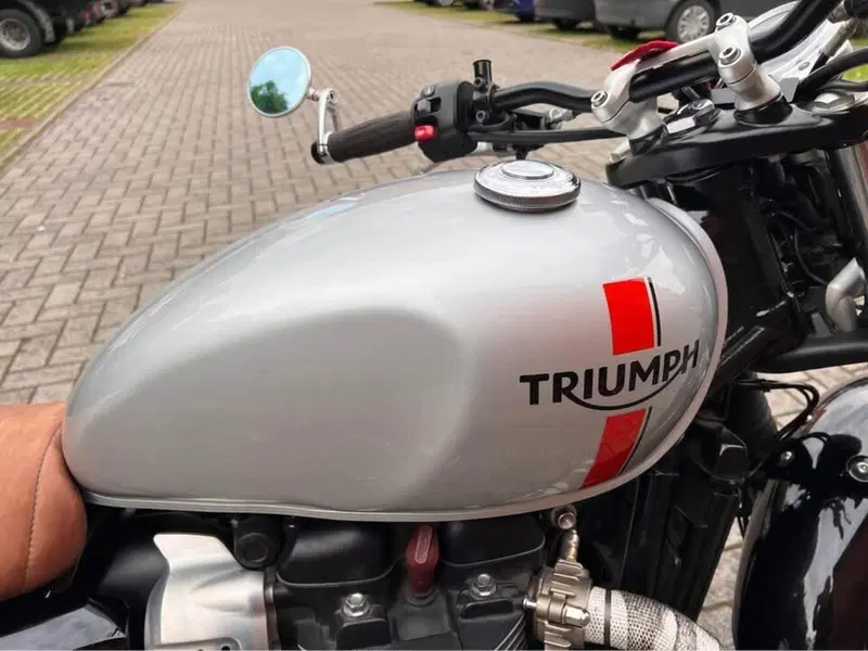 Triumph Street Twin 900 (2016) (5)
