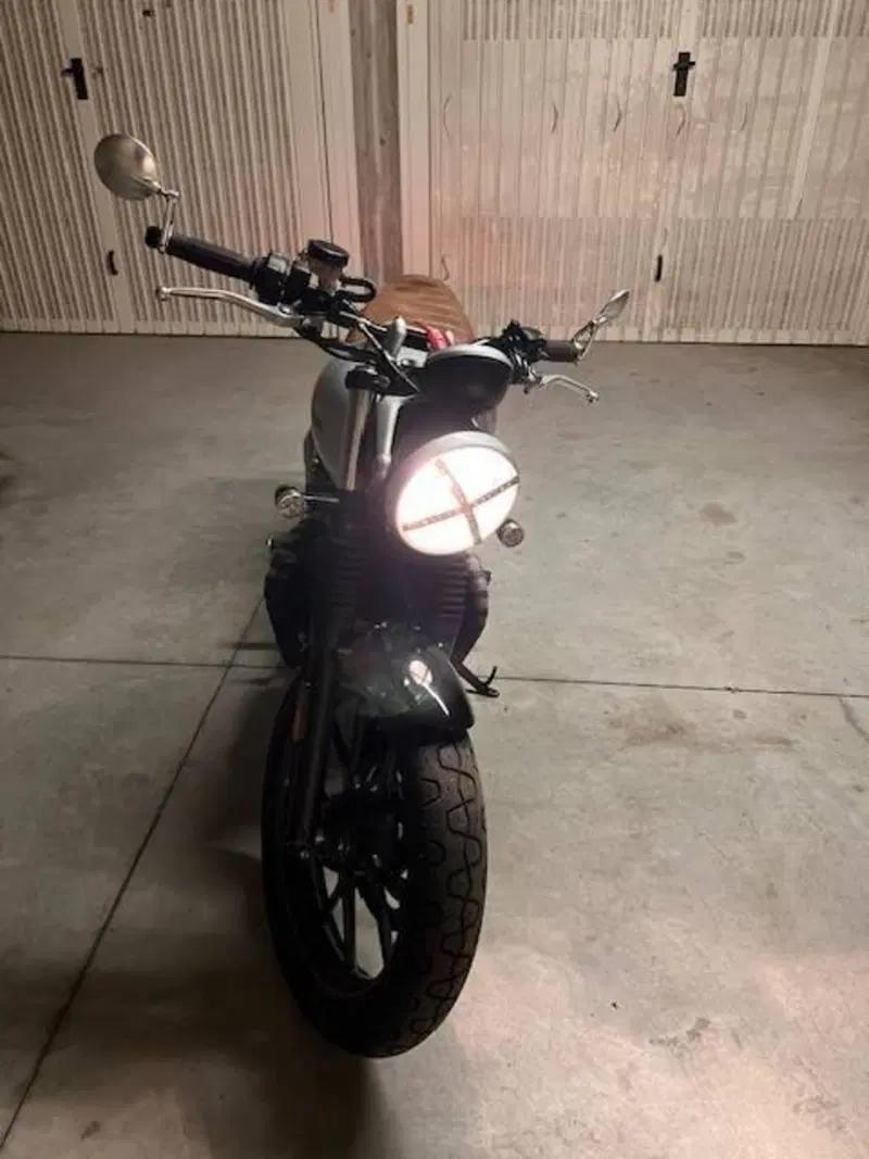 Triumph Street Twin 900 (2016) (19)