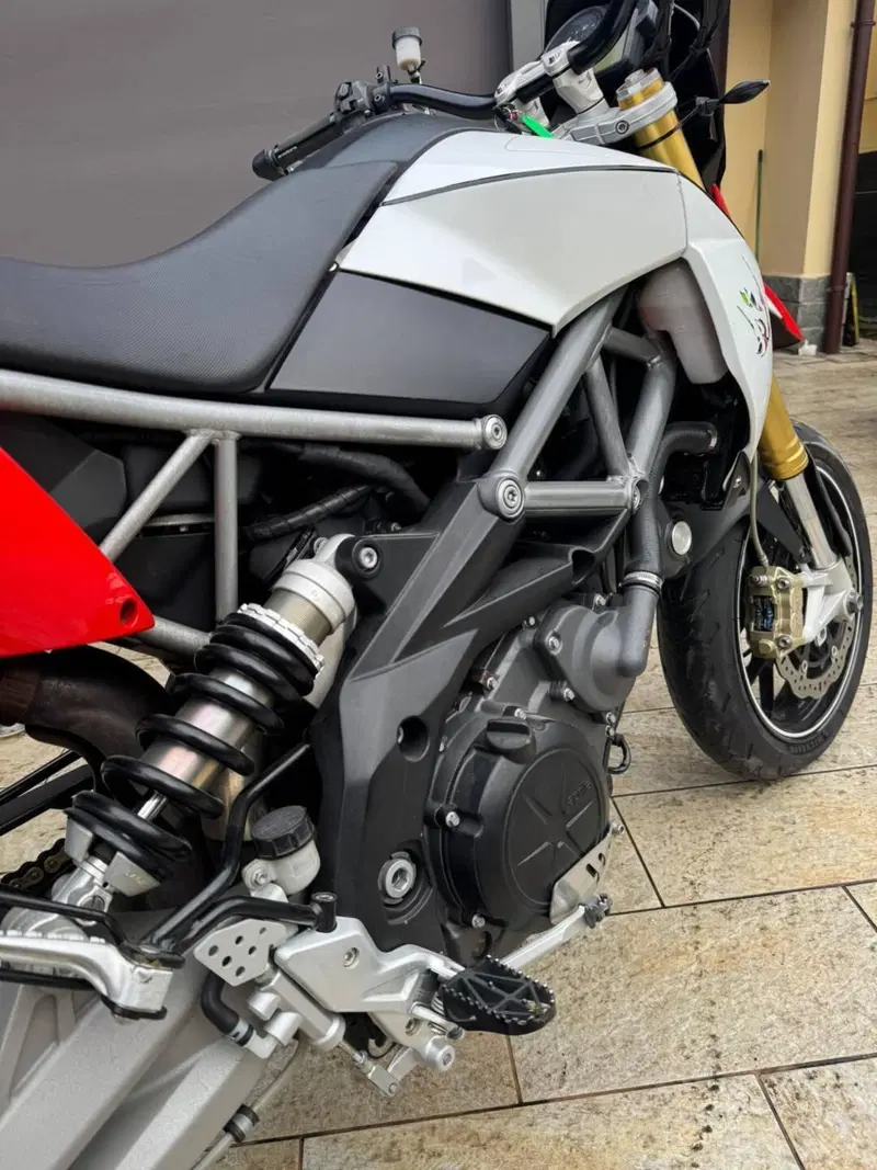 Aprilia Dorsoduro 750 ABS (2009 - 17) (2)