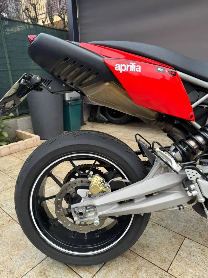 Aprilia Dorsoduro 750 ABS (2009 - 17) (4)