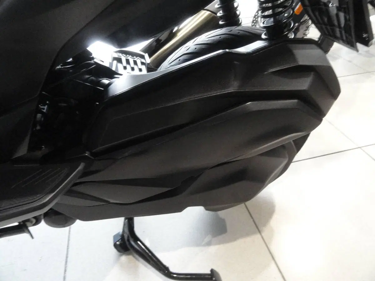 Voge Sfida SR4 (2022 - 24) (9)