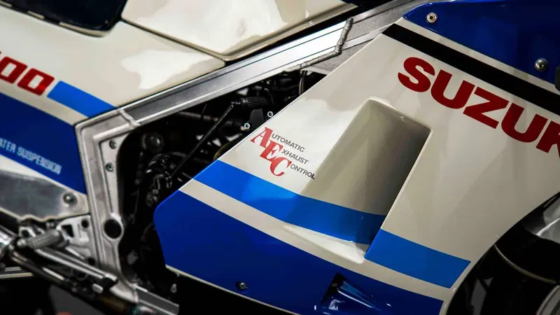 Suzuki RG 500 R (1985 - 88) (11)