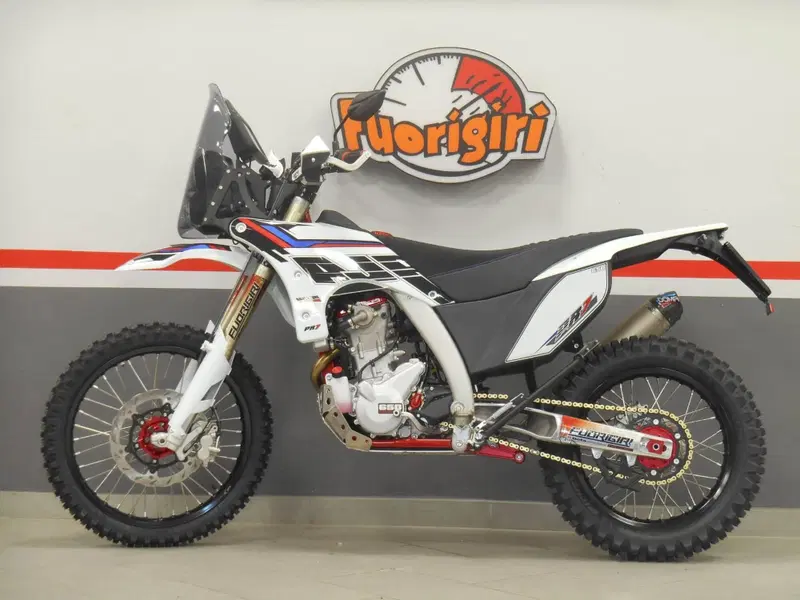 AJP PR7 650 Adventure (2021 - 24) (4)
