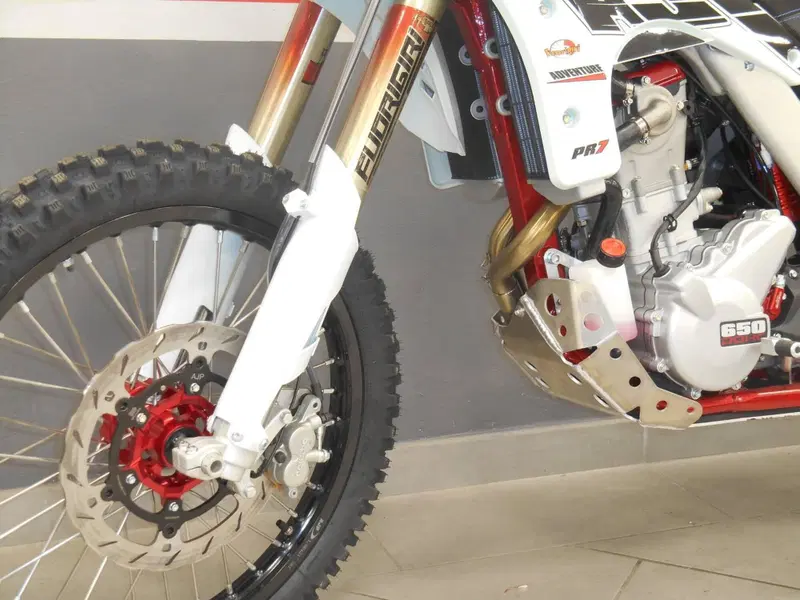 AJP PR7 650 Adventure (2021 - 24) (7)