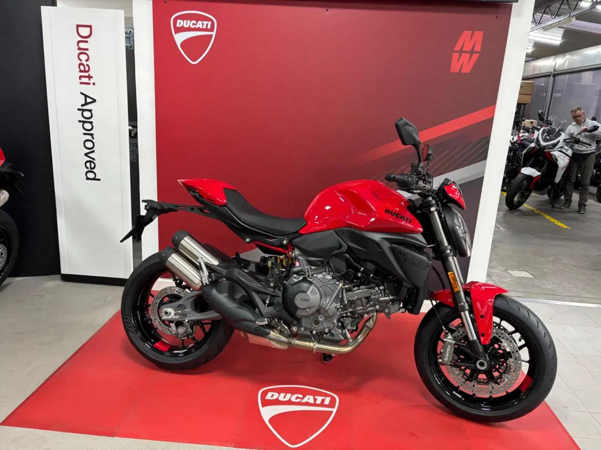 Ducati Monster 890 + (2026)