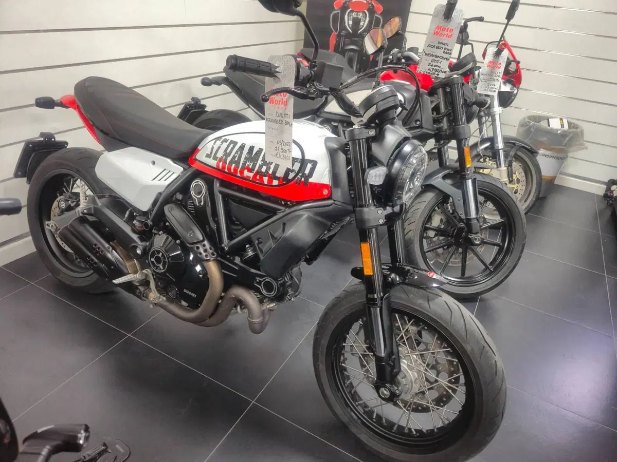 Ducati Scrambler 800 Urban Motard (2022)
