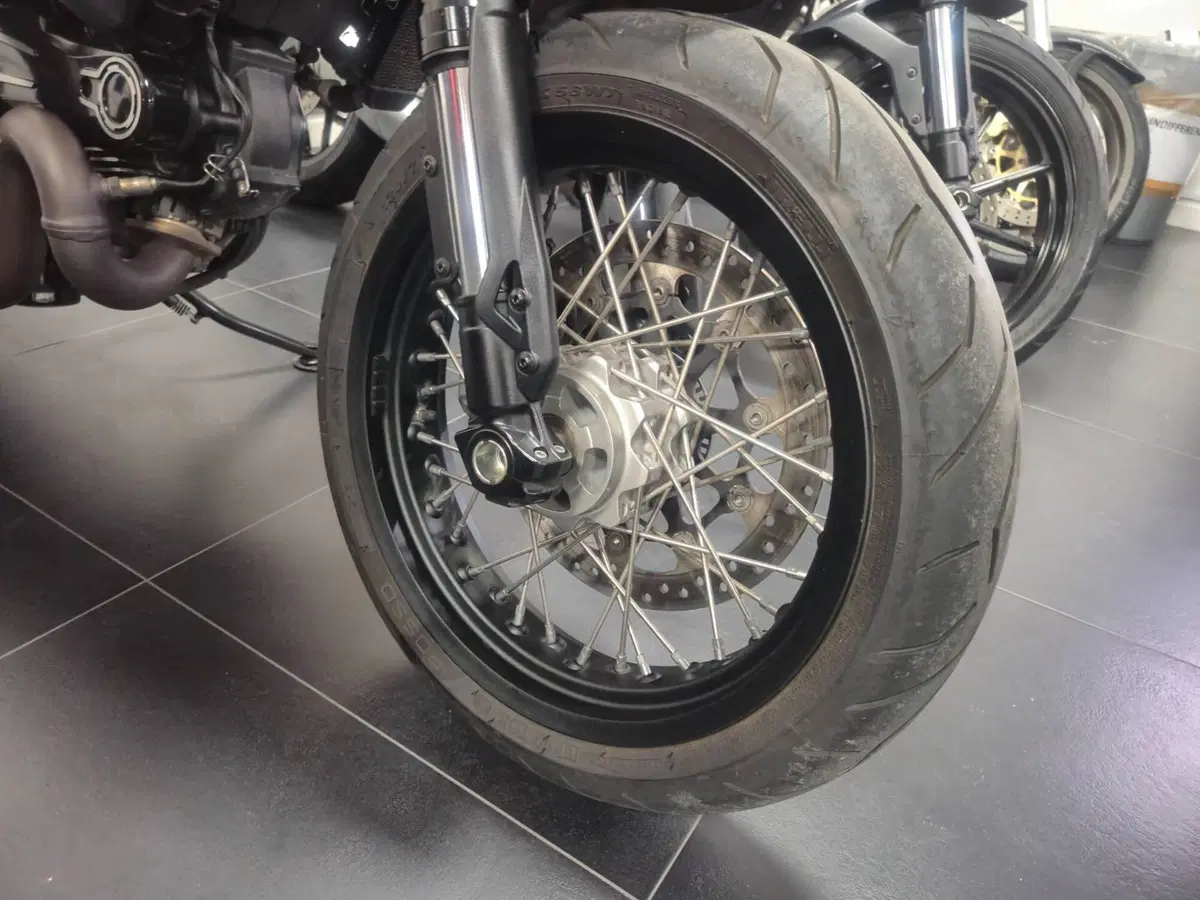 Ducati Scrambler 800 Urban Motard (2022) (2)
