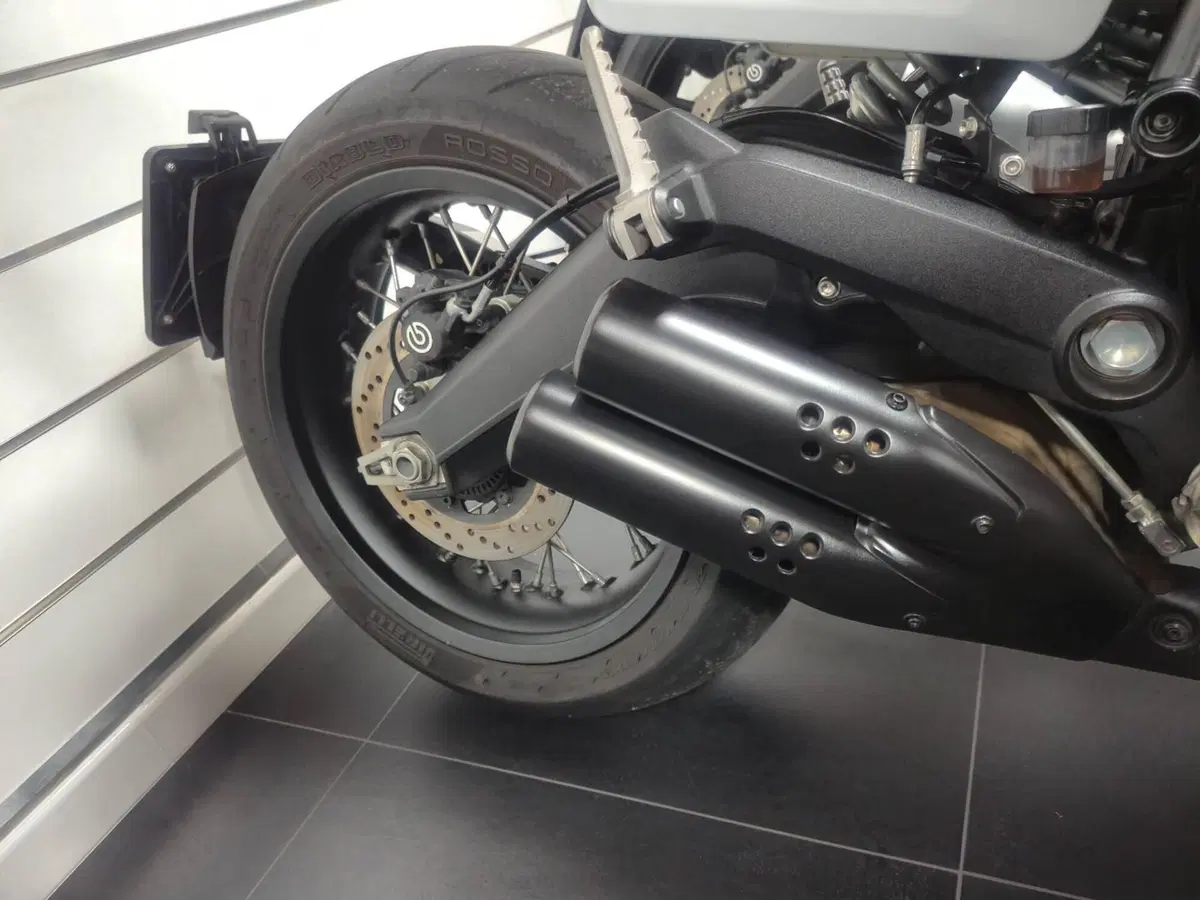 Ducati Scrambler 800 Urban Motard (2022) (8)