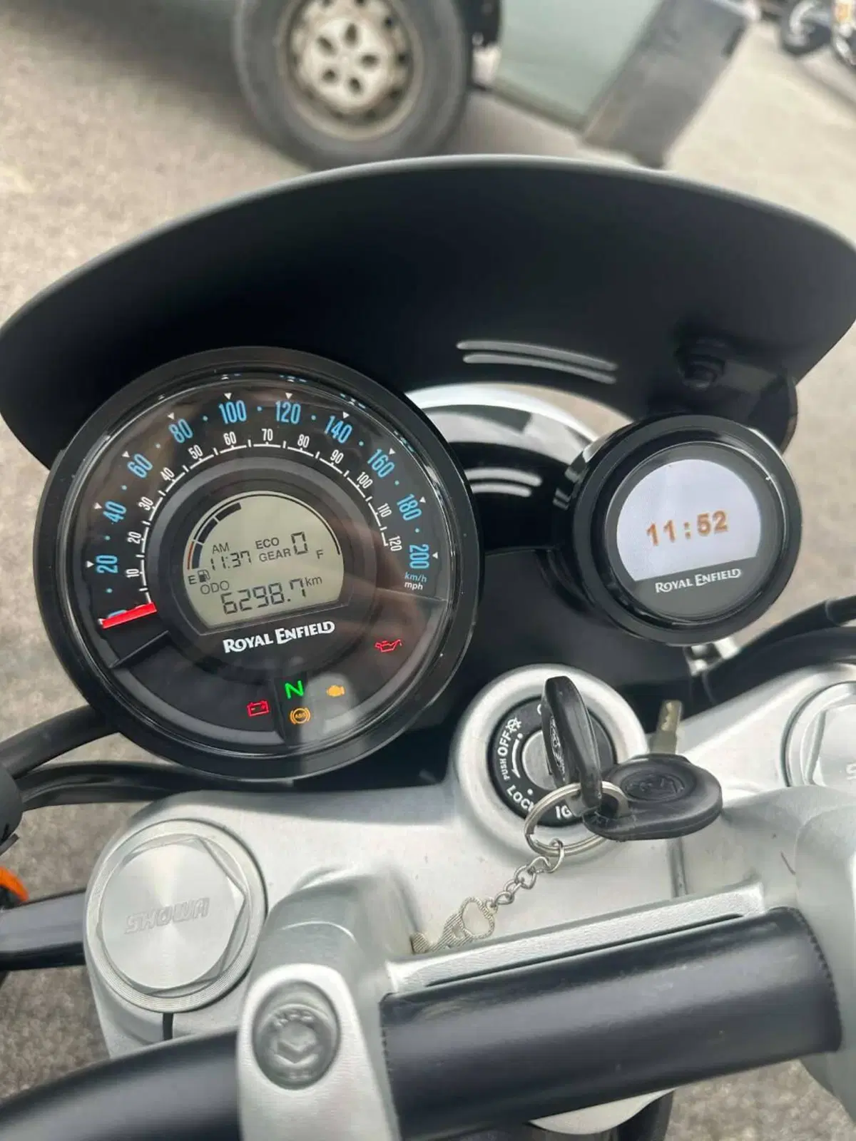 Royal Enfield Super Meteor 650 (2023 - 26) (4)