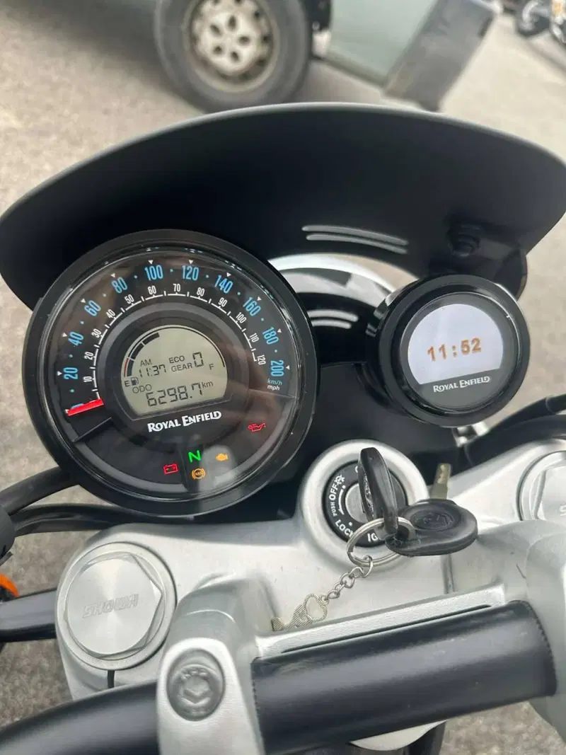 Royal Enfield Super Meteor 650 (2023 - 26) (4)