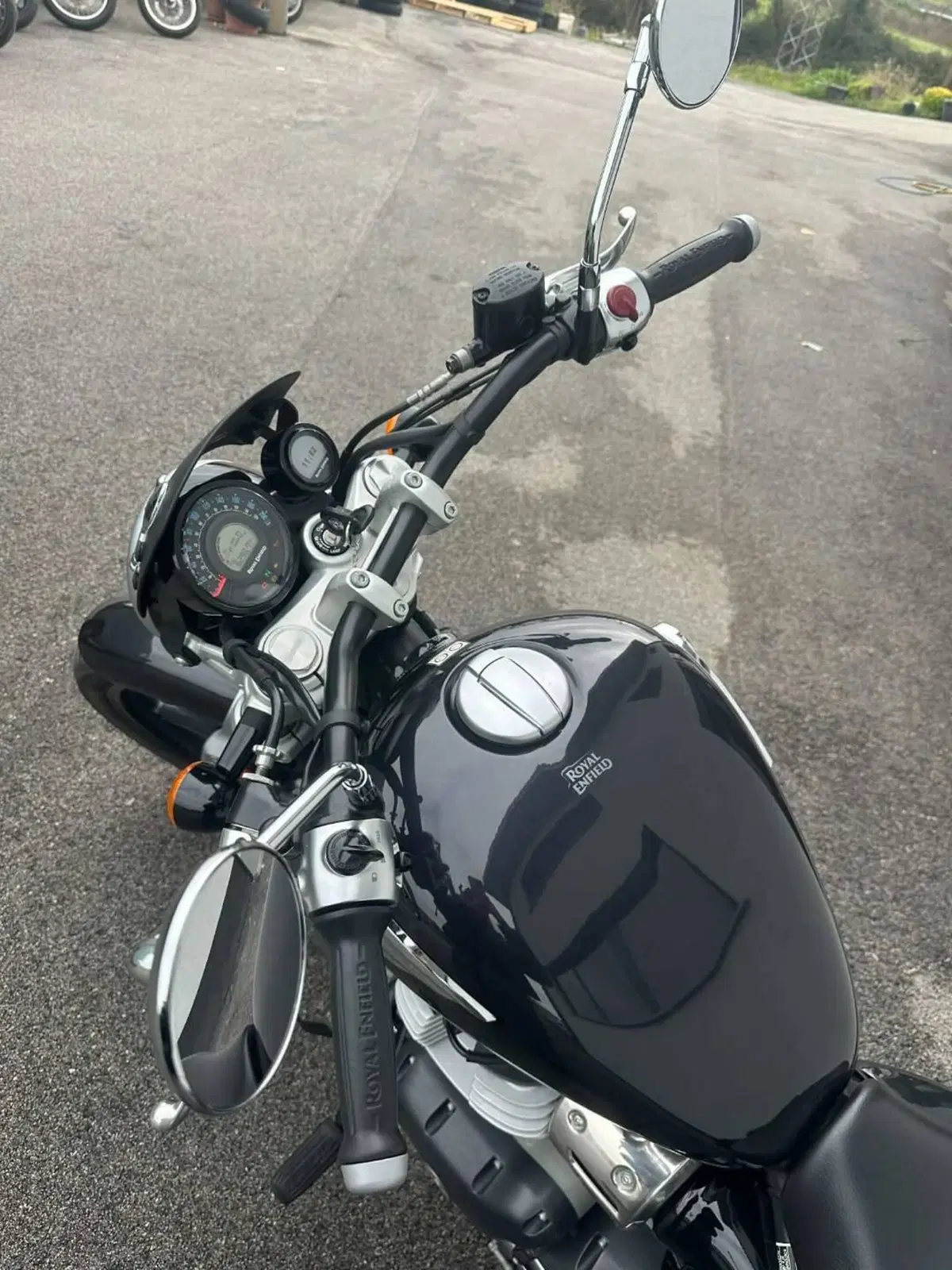 Royal Enfield Super Meteor 650 (2023 - 26) (6)