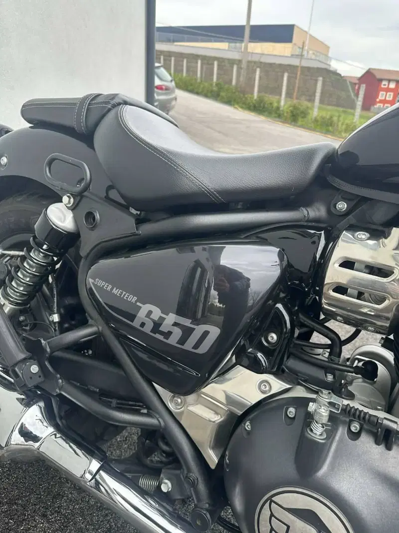 Royal Enfield Super Meteor 650 (2023 - 26) (10)