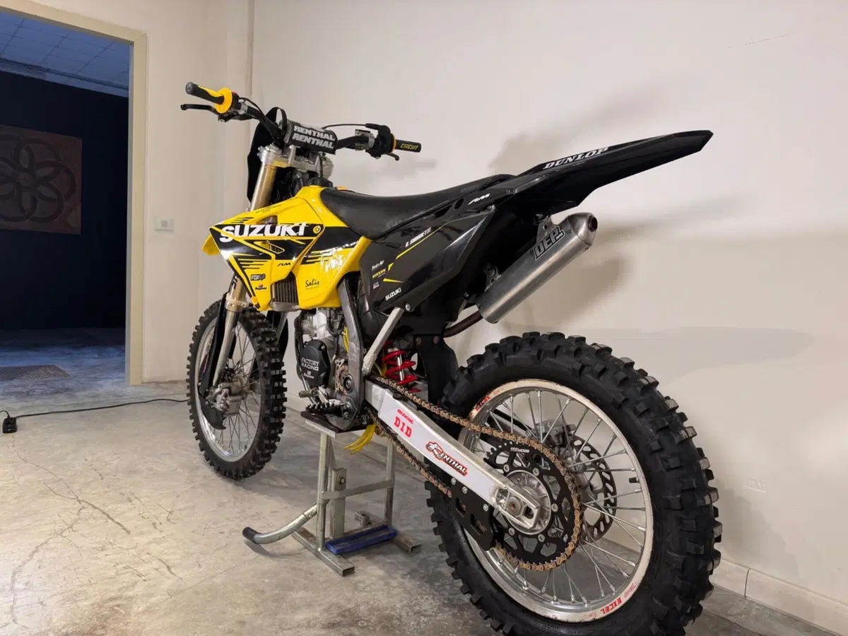 Suzuki RM 125 (2002 - 03) (4)