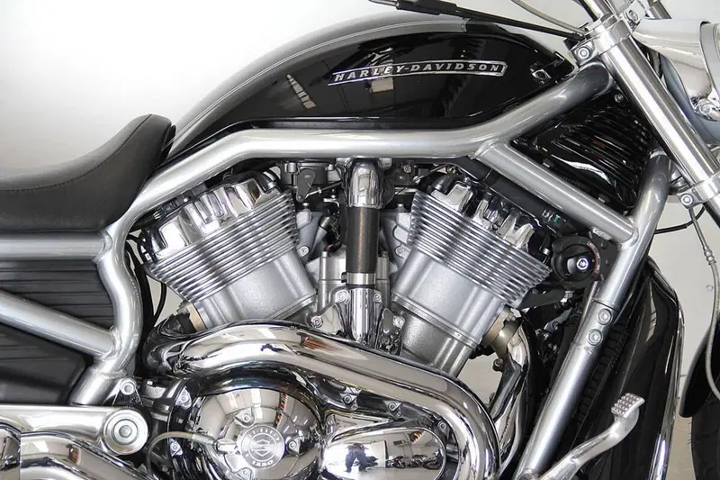 Harley-Davidson 1250 V-Rod (2008 - 12) - VRSCAW (4)