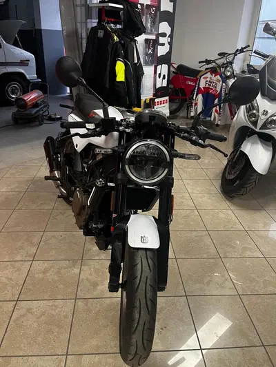 Husqvarna Vitpilen 401 (2024 - 26) usata