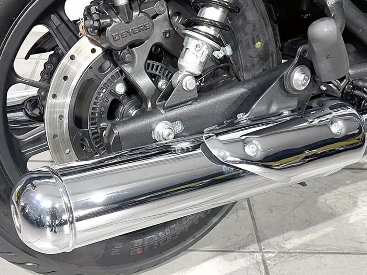 Royal Enfield Super Meteor 650 (2023 - 26) (3)