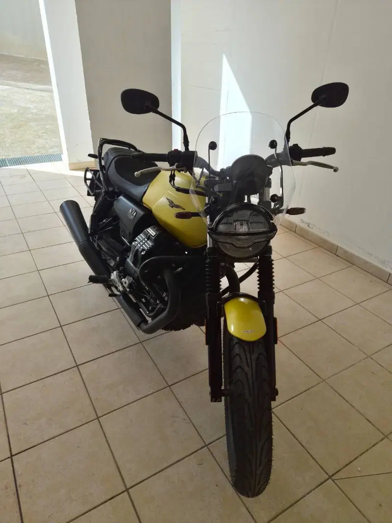 Moto Guzzi V7 Stone (2021 - 24)