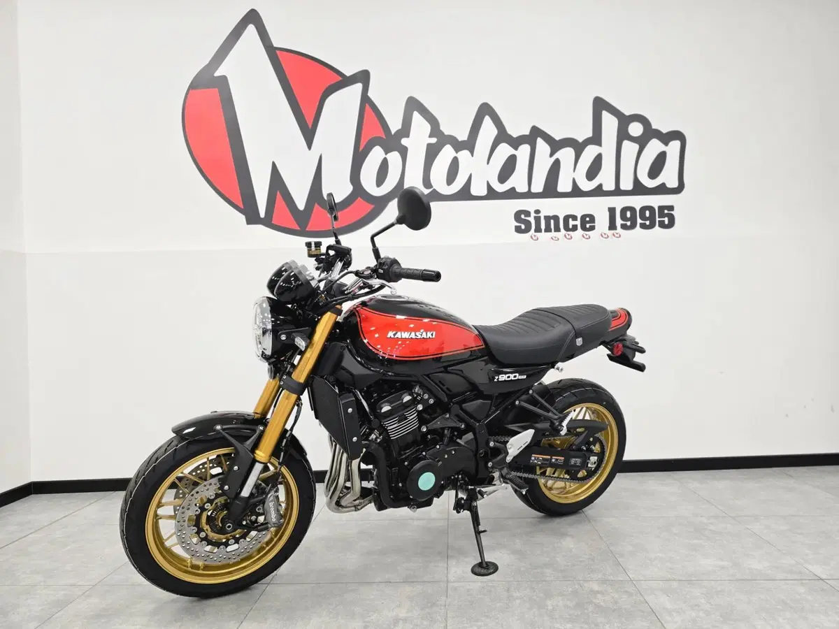 Kawasaki Z 900 RS SE (2026) (2)
