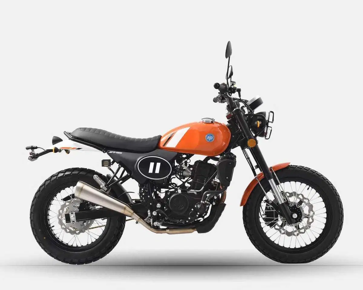 Il fascino scrambler inglese si rinnova per il 2026 con la AJS JFT 125