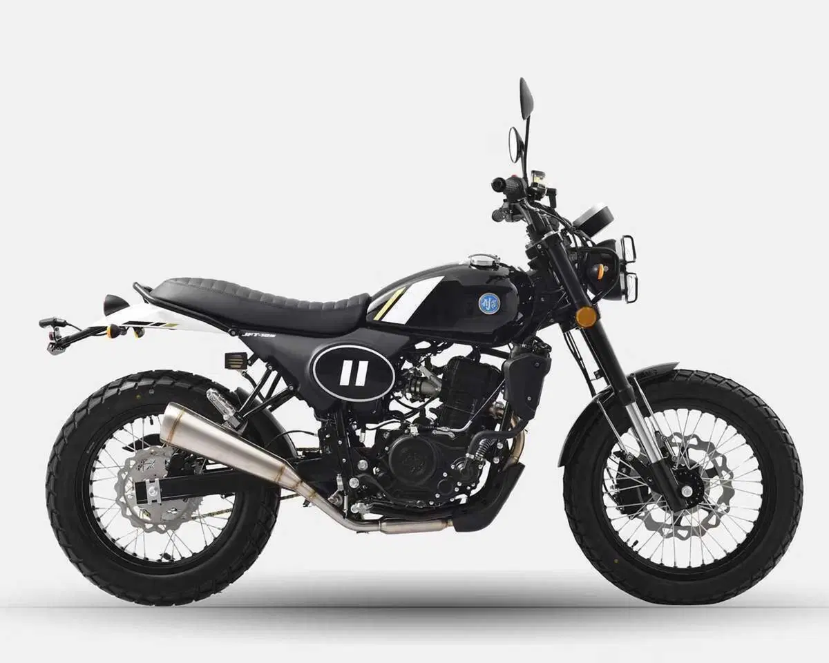 Il fascino scrambler inglese si rinnova per il 2026 con la AJS JFT 125 (2)