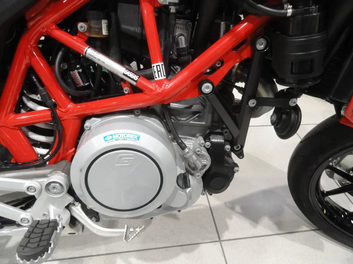 GASGAS SM 700 (2022 - 26) (5)