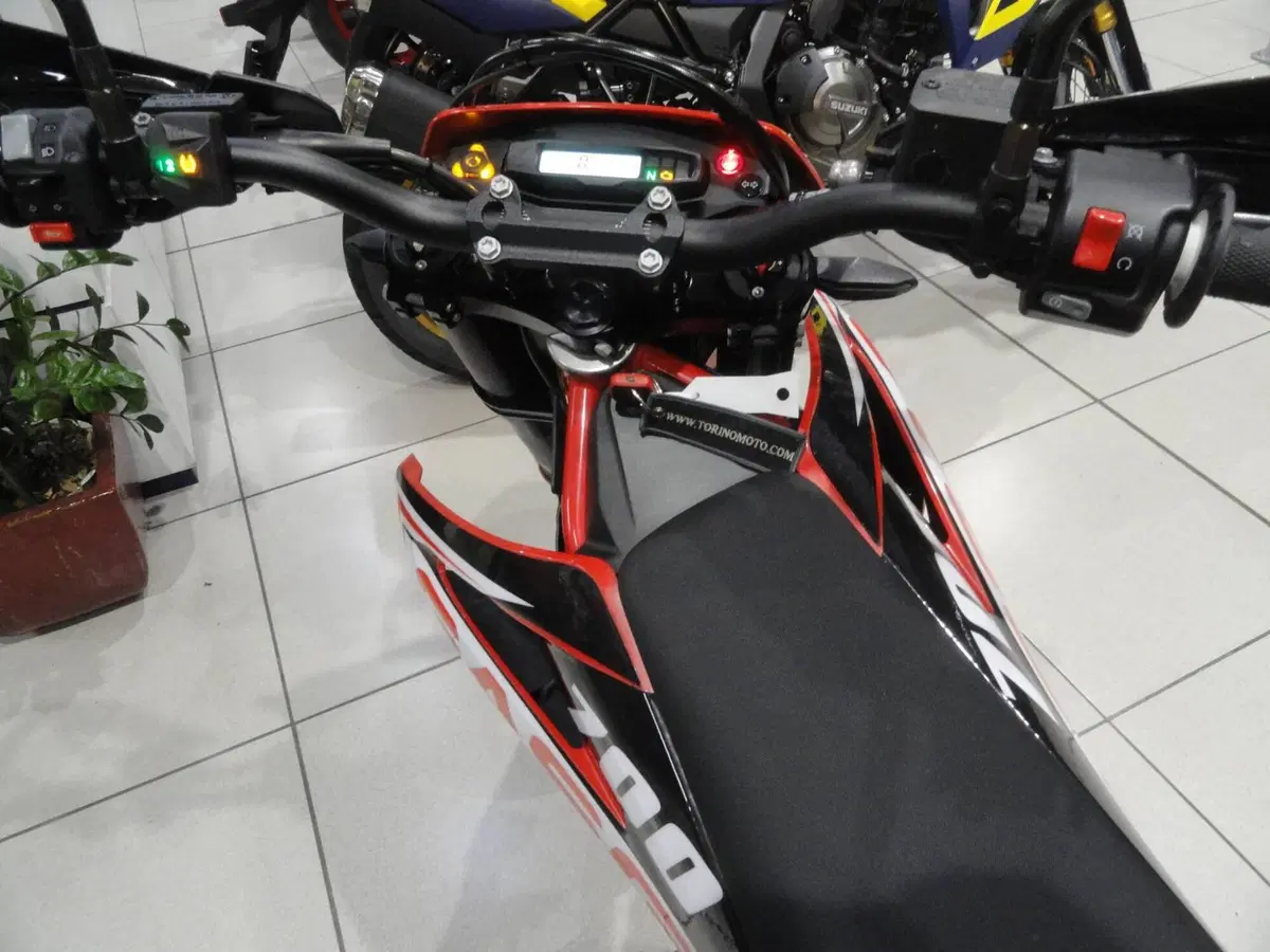 GASGAS SM 700 (2022 - 26) (8)