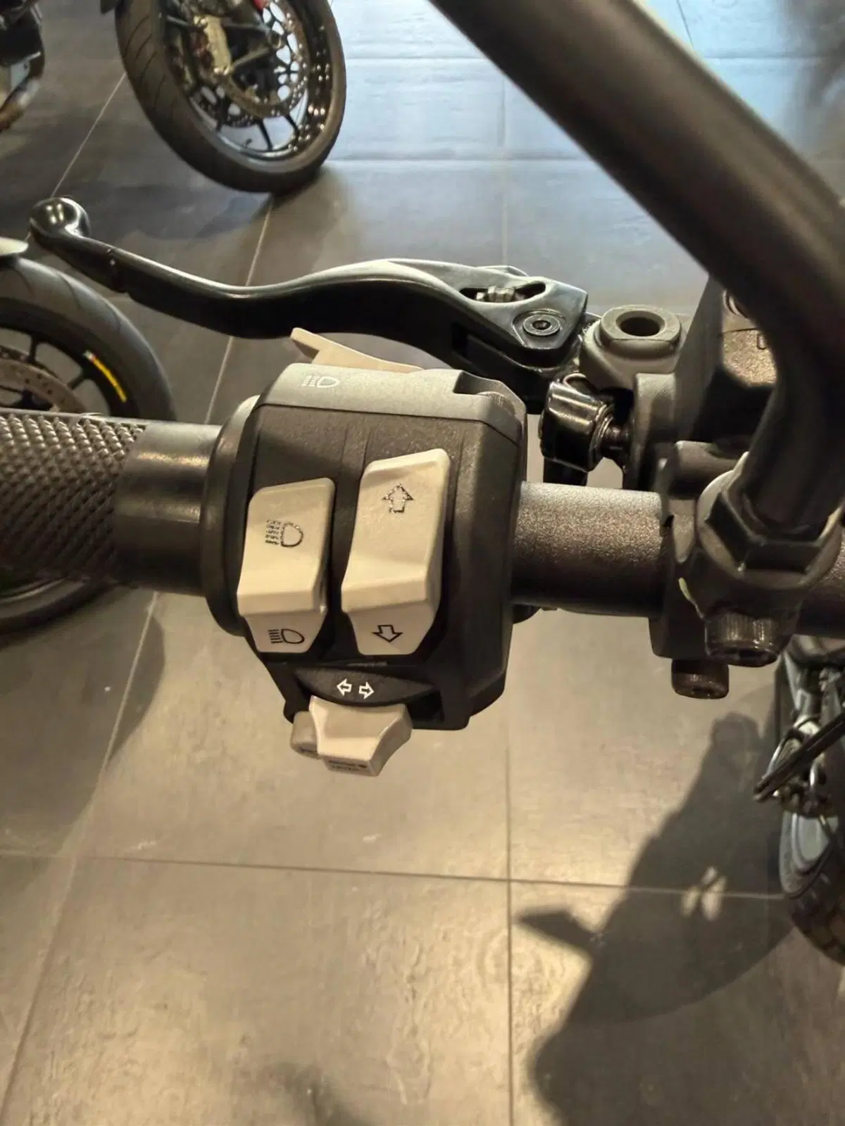 Ducati Scrambler 1100 Dark Pro (2020 - 24) (15)