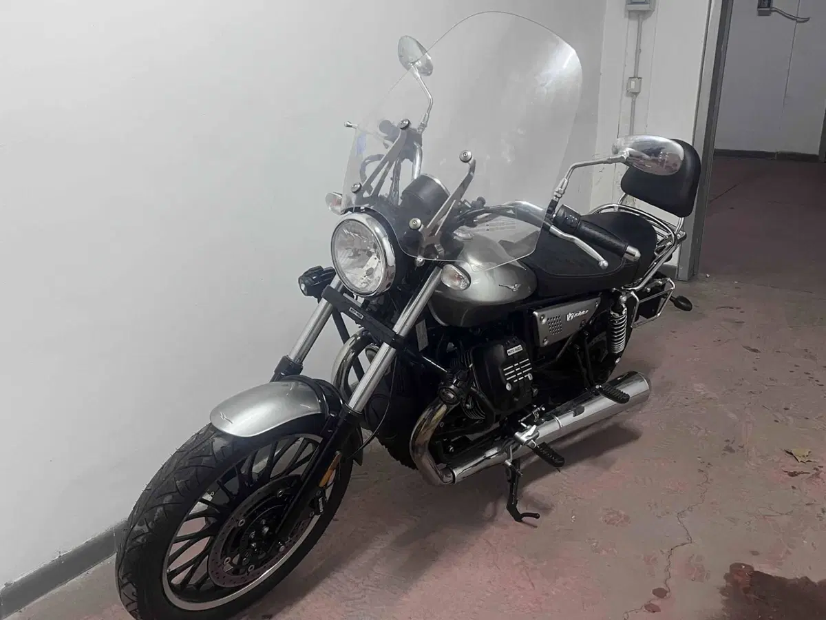 Moto Guzzi V9 Roamer (2021 - 24) (2)