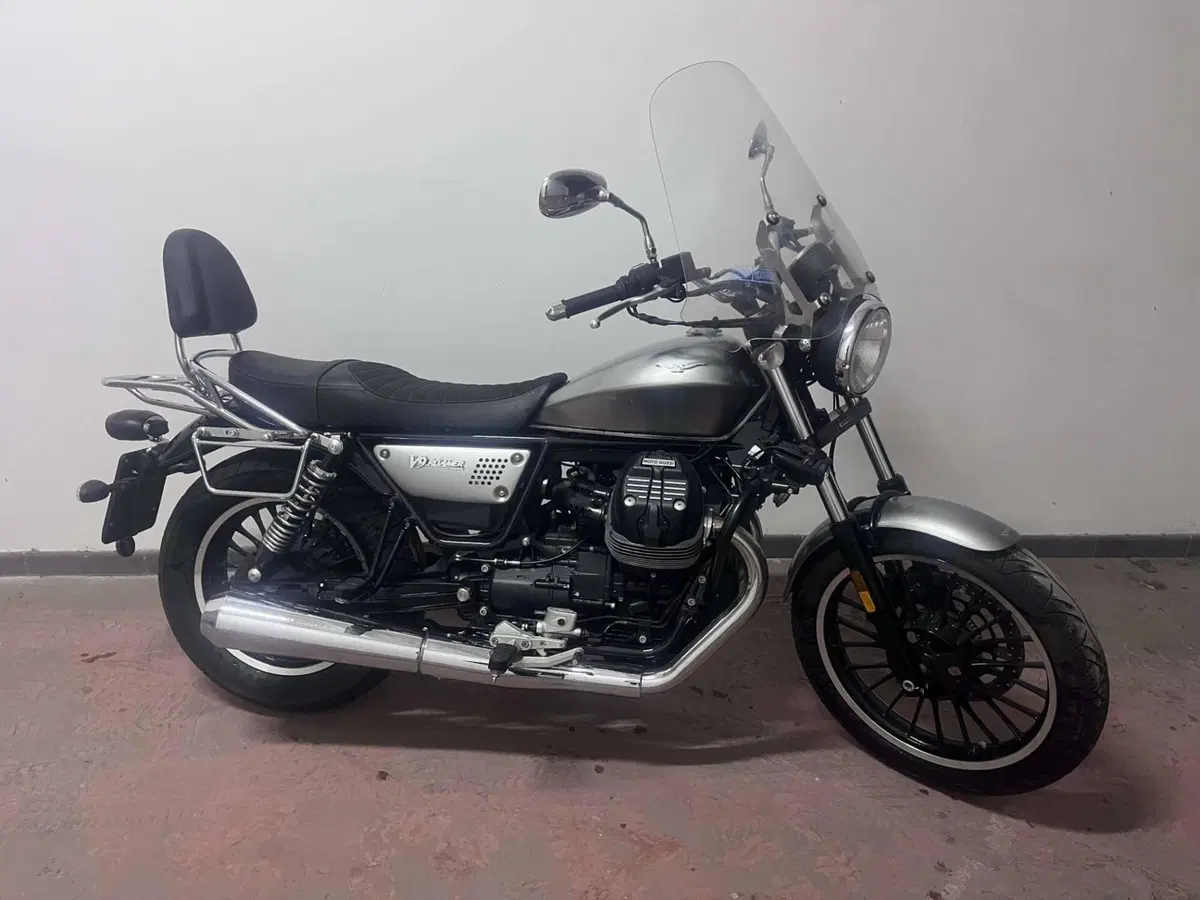 Moto Guzzi V9 Roamer (2021 - 24) (7)