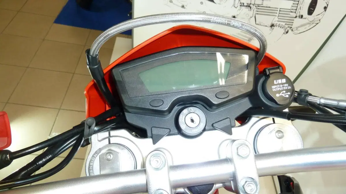 Swm SM 125 R (2025 - 26) (5)