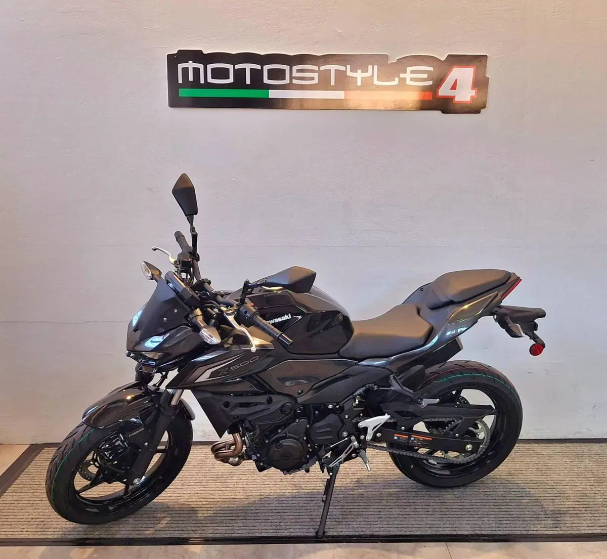 Kawasaki Z 500 (2024 - 26) (2)
