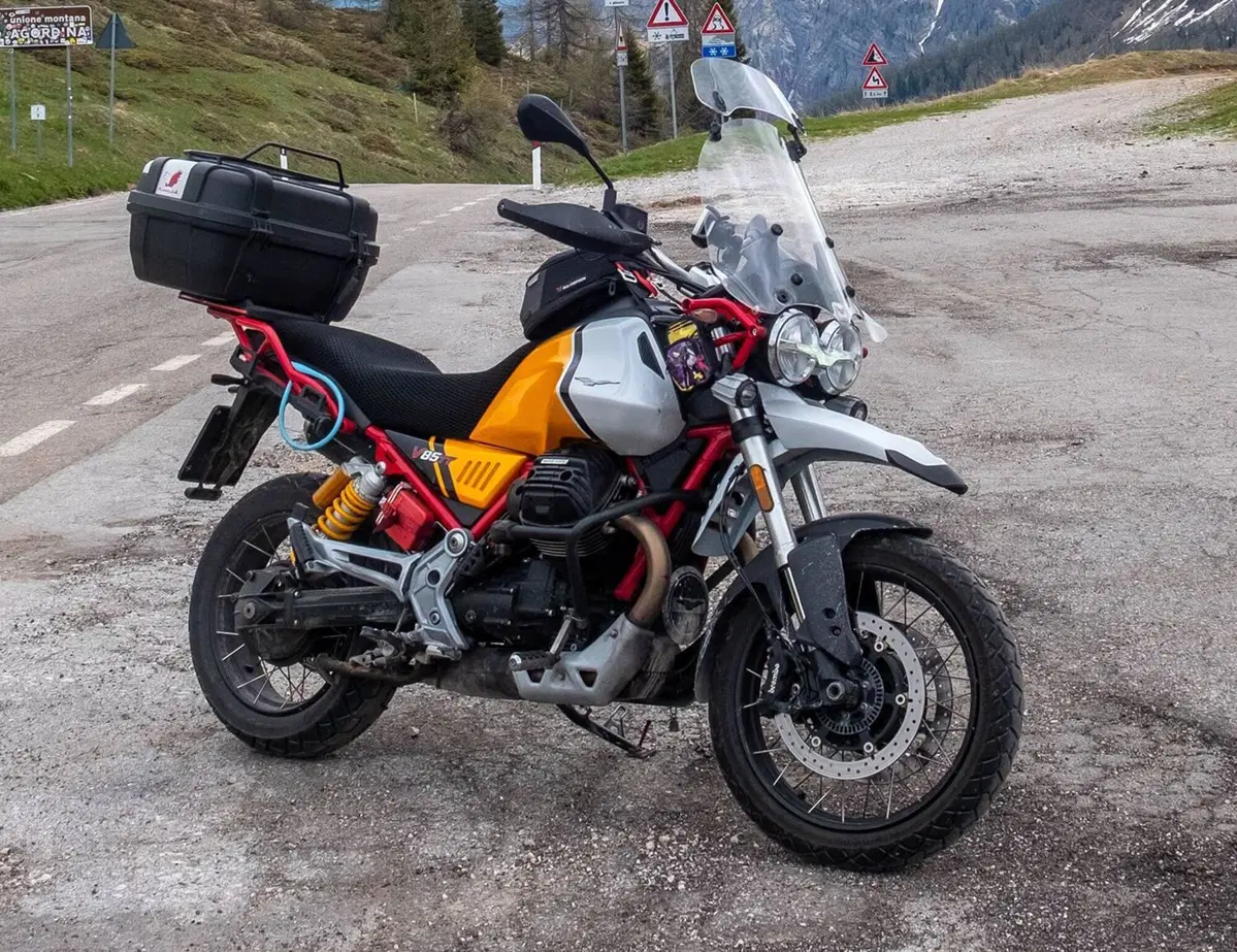 Moto Guzzi V85 TT Evocative Graphics (2021 - 23)